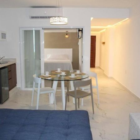 Beach Front Renewed Apartment Cancún Exteriör bild