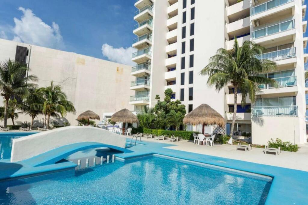 Beach Front Renewed Apartment Cancún Exteriör bild