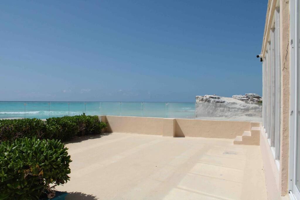 Beach Front Renewed Apartment Cancún Exteriör bild